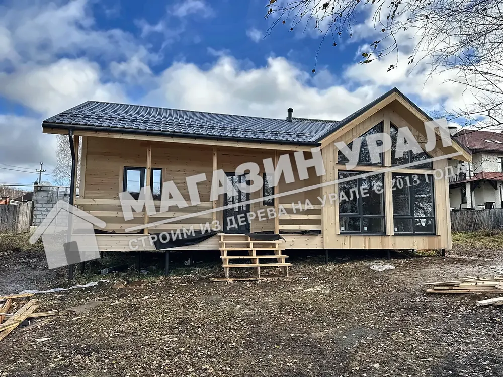 Каркасный дом с террасой и панорамным фронтоном «Панорама» — фото