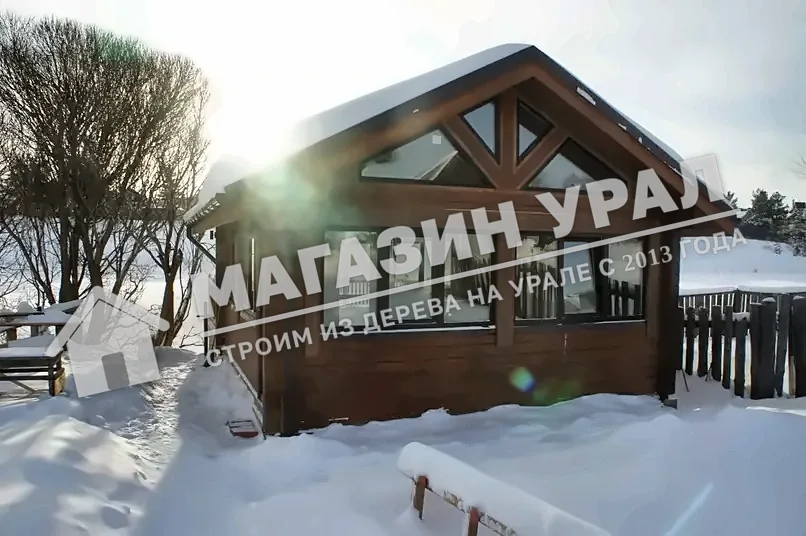 Деревянная летняя кухня с остеклением «Зимовье» — фото